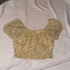 Puffy sleeved, floral crop top